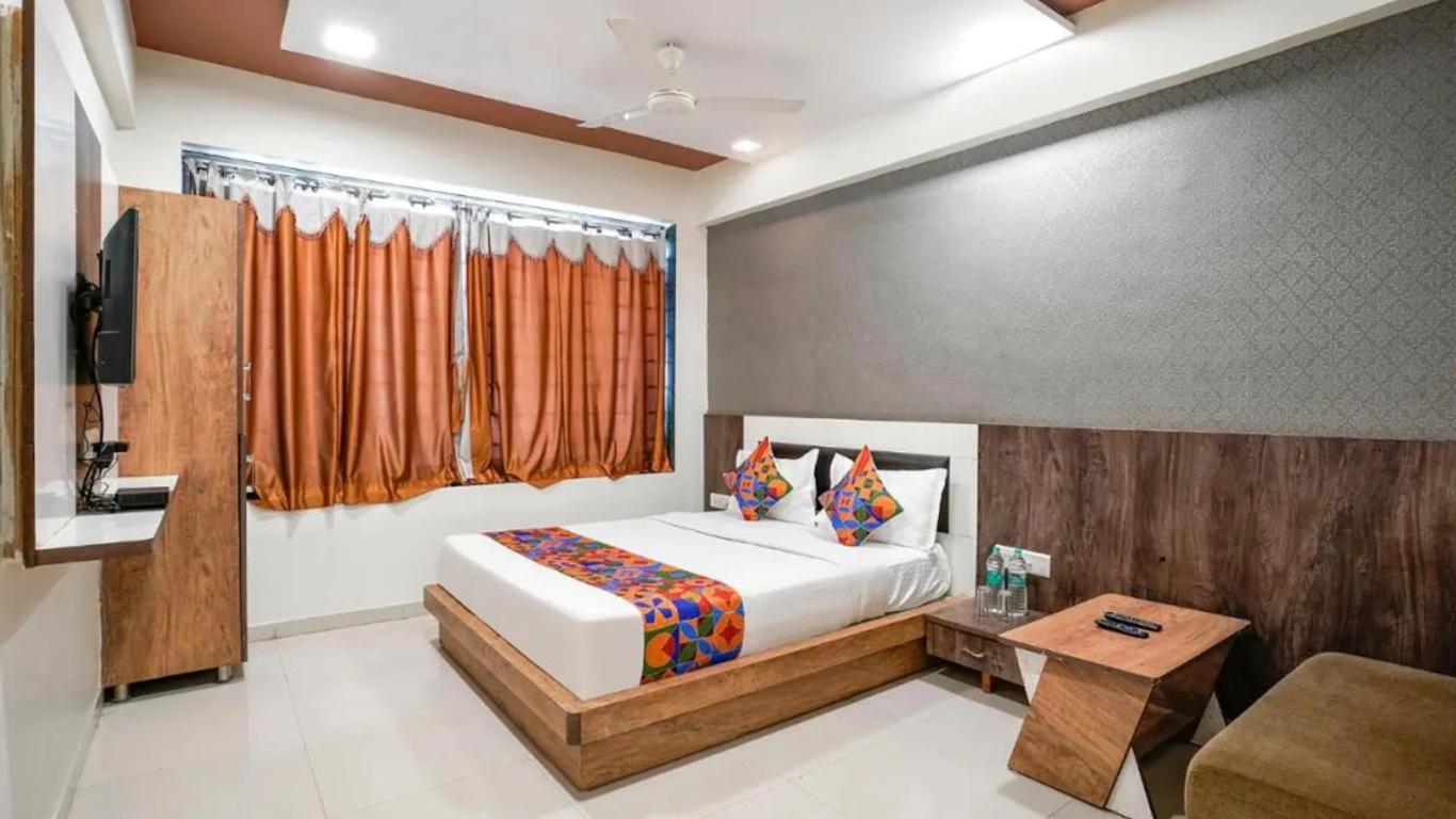 OYO 10265 Hotel Galaxy