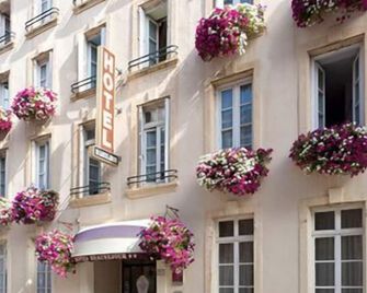 Cit'Hotel Hôtel Beauséjour - שרבור-אוקטביל - בניין