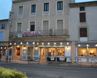 Le Moderne - Remoulins - Gebäude