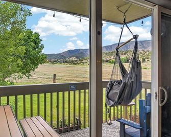 Mountain & Golf View Condo Near Glenwood Springs - New Castle - Balcón