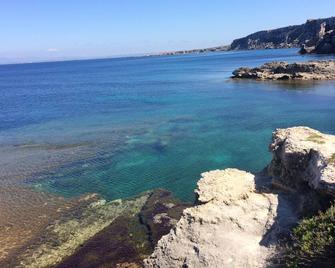 Villa 'Le Calette' Favignana 'House 2' lower level with veranda and garden - Favignana - Beach