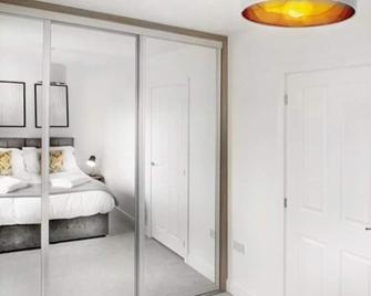 High Wycombe - 2 Bedroom House - High Wycombe - Bedroom
