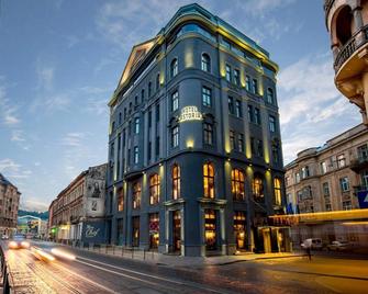 أستوريا هوتل - لفيف - مبنى