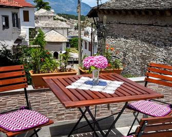 Palorto Hotel - Gjirokastra - Patio