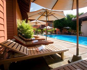 Sambopich Chenla Hotel - Kampong Thom - Piscina