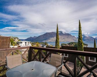 Central Lake Views | Habeke M | Centrally located townhouse, views! - Queenstown - Balcony