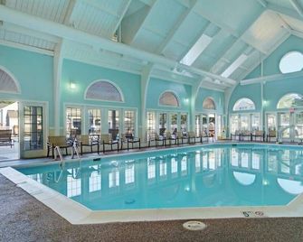 Charming 2BR Colonial Apartment with Resort Access - Williamsburg - Басейн