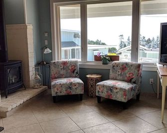 Seafoam Lodge - Little River - Huiskamer