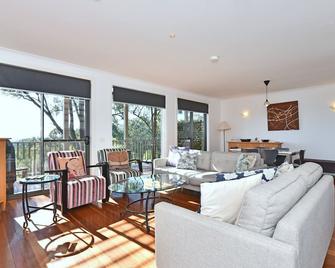 Villa 3br Tranquility Villa located within Cypress Lakes Resort - Pokolbin - Living room