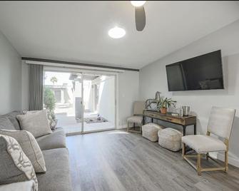 Small bungalow - Fountain Hills - Living room