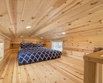 Luxurious Tiny House Rocky Mountain Getaway - Fairplay - Bedroom