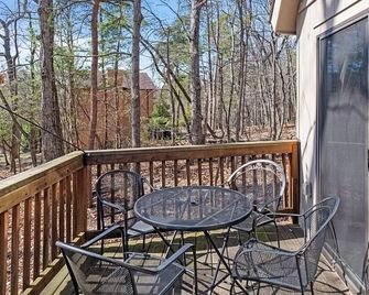 The Pheasant Chalet at Massanutten resort, NEW, inside resort, great location - McGaheysville - Balcon