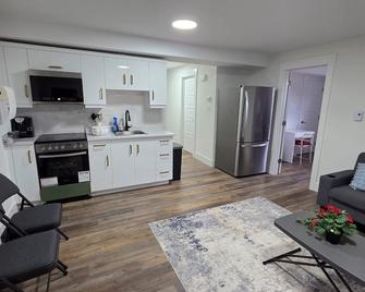 Cozy Modern Basement Suite in Riverview - Riverview - Kitchen