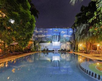 Hotel Mahabs - Mahabalipuram - Zwembad