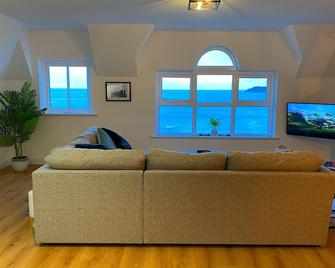 Sound of the Sea - Penthouse in Portrush - Portrush - Sala de estar