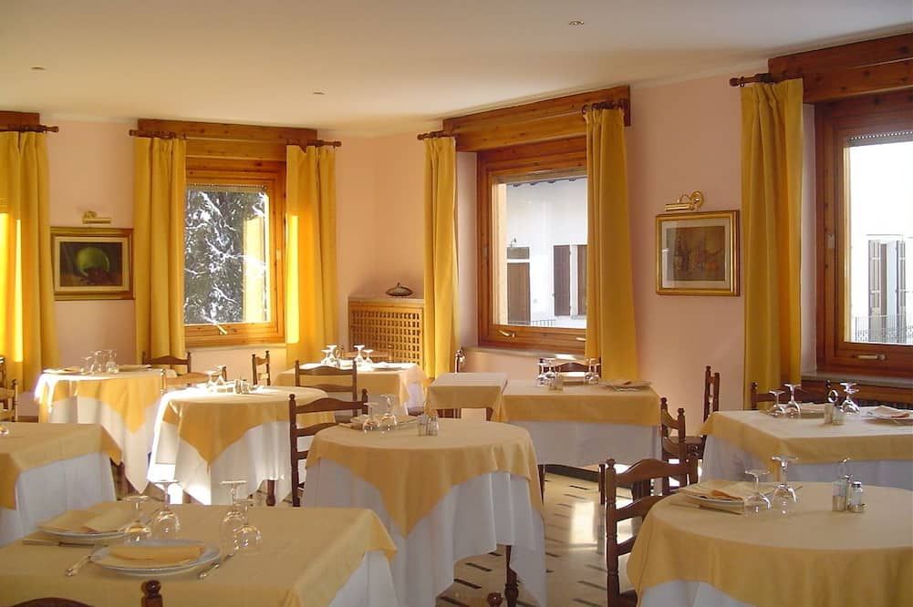 سنترال - كورمايور - مطعم