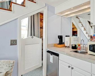 Claus Quarters on Front! Perfect location in the Heart of Downtown! - Wilmington - Küche