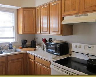 Dragons Roost a cheerful 2 bedroom home in Toledo - Toledo - Kitchen