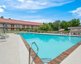 Red Roof Inn Hot Springs - Hot Springs - Piscina