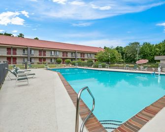 Red Roof Inn Hot Springs - Hot Springs - Piscina