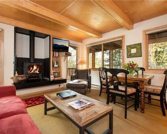 Rmr: La Choumine #8 Condo In Teton Village - Teton Village - Living room
