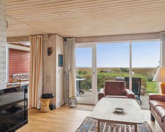 Cozy Summer House With View To The See And Nature - Ebberup - Sala de estar