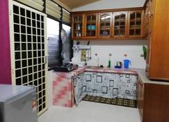 De Akasia Homestay Gong Badak, Kuala Lumpur - Kuala Terengganu - Kitchen