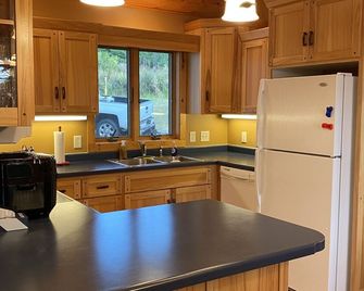 Lake Front House with lots of privacy and space! - Battle Lake - Kitchen