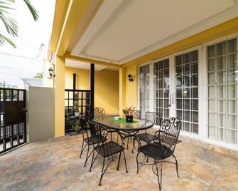 47 Long Beach - Parañaque - Patio