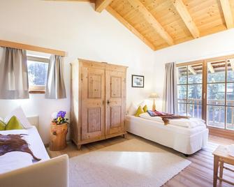 Luxurious Chalet with Jacuzzi, Dreamlike Interior, Wi-Fi and Garden - La Valle/Wengen - Obývací pokoj