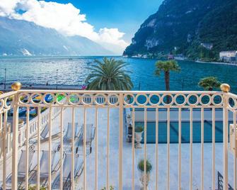 Bellavista Hotel Deluxe Apartments - Riva del Garda - Parveke