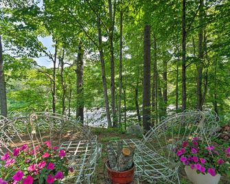 Adirondack Mountains Cottage Near Gore Mountain! - Warrensburg - Vista del exterior
