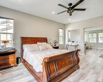 Pool & Hot Tub Access: Brentwood Getaway! - Brentwood - Slaapkamer