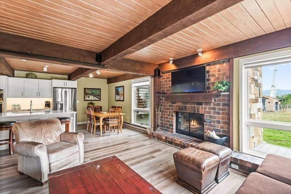 Snowmass Village by Gondola Resorts - Aspen - Living room