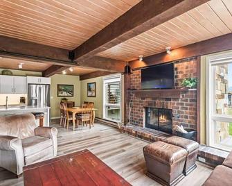 Snowmass Village by Gondola Resorts - Aspen - Salon