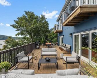 Lakeview Villa, Hot Tub, Firepit, Stunning Cliff Views - Greenwood Lake - Balcony