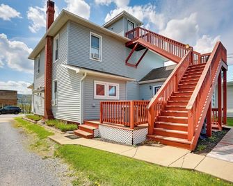 Amish Country Townhome Near Hiking and Fly Fishing! - Loganton - Building