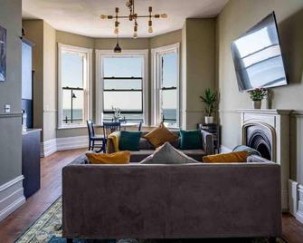 Beachfront Luxury Home with Spectacular Sea Views - Herne Bay - Living room