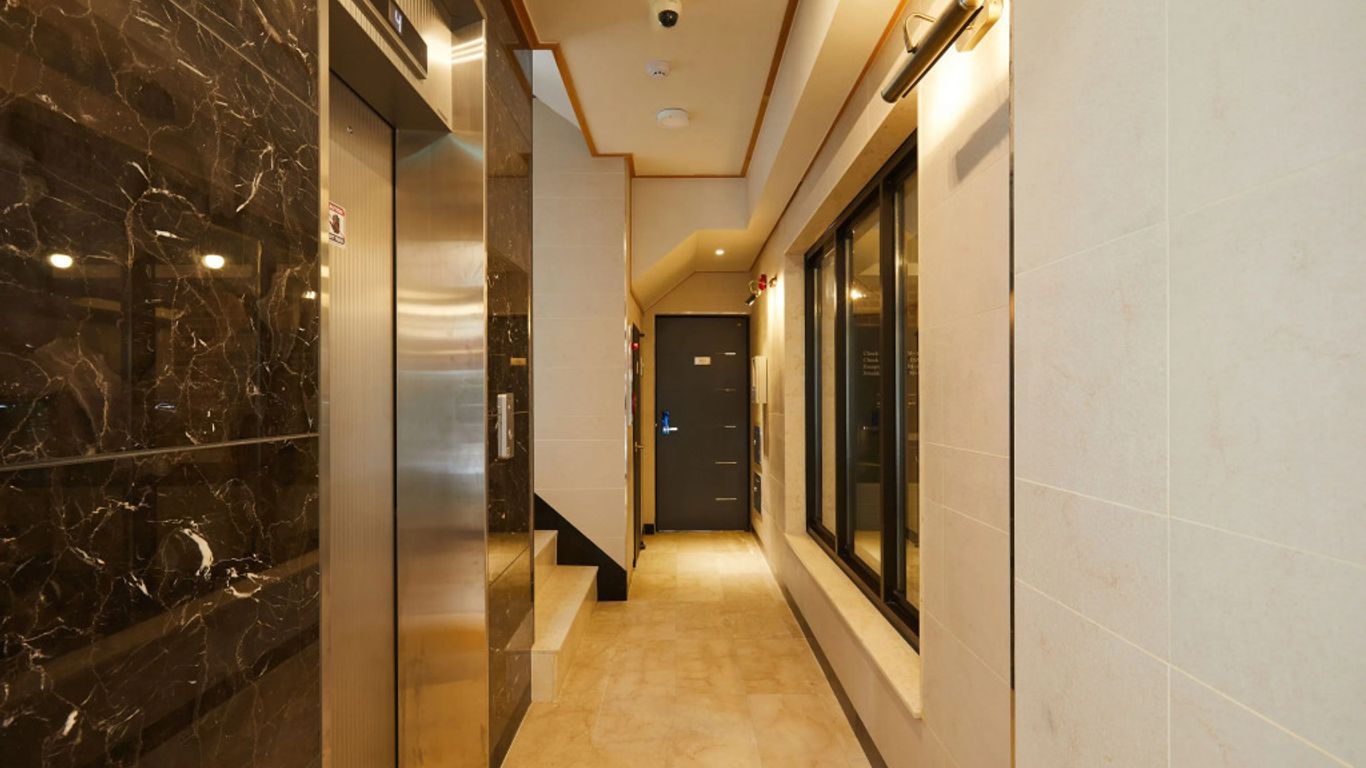 Red Stone Guest House