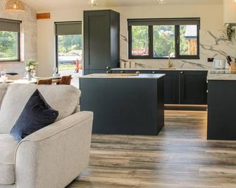 Meadow View - Meifod - Kitchen