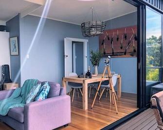 Crow's Nest - Couples Retreat - Eaglehawk Neck - Living room