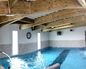 卡爾梅德斯皮斯泳池水療酒店 - 萊沙布勒多洛訥 - Les Sables-d'Olonne - 游泳池
