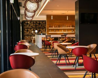 Holiday Inn Express Port Moresby By IHG - Port Moresby - Bar