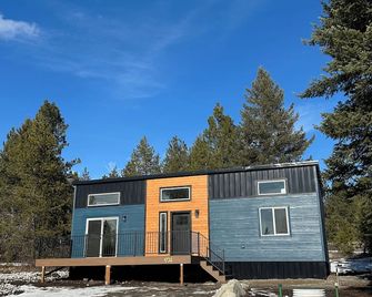 Modern Tiny House in the Woods - Athol - Building