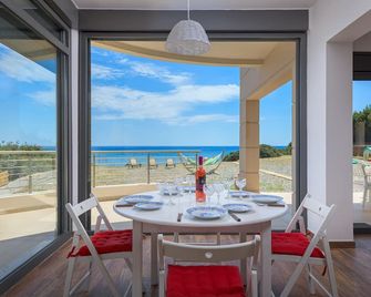 Kiotari Jewel Blue Beachfront Villa - Kiotari - Balcony