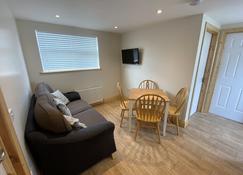 Beautiful 2-Bed Apartment Near Belmullet - Belmullet - Sala de estar