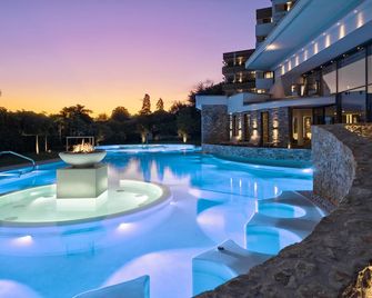 Esplanade Tergesteo - Luxury Retreat - מונטגרוטו טרמה - בריכה