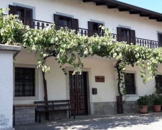 Vidin raj (Vida's Paradise) - Vremski Britof - Edificio
