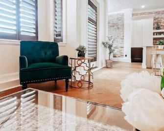 Parisian Harbour: Elegance and luxury by the sea\n - Yarmouth