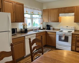 City Fox 2, #2 of 4 - recent renovation in Oneonta, near All Star Village - Oneonta - Cucina